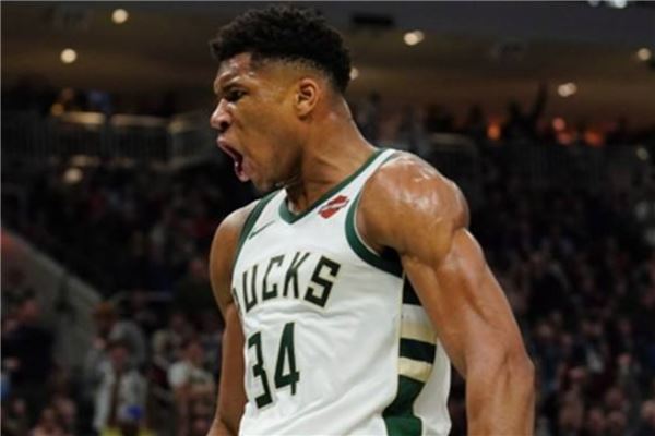 40岁前曼城队长费尔南迪尼奥自宣退役，球员生涯23年赢得30冠